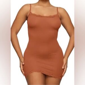 SKIMS  (B22) Fits Everybody Lace Slip Dress | Bronze | Size 3X